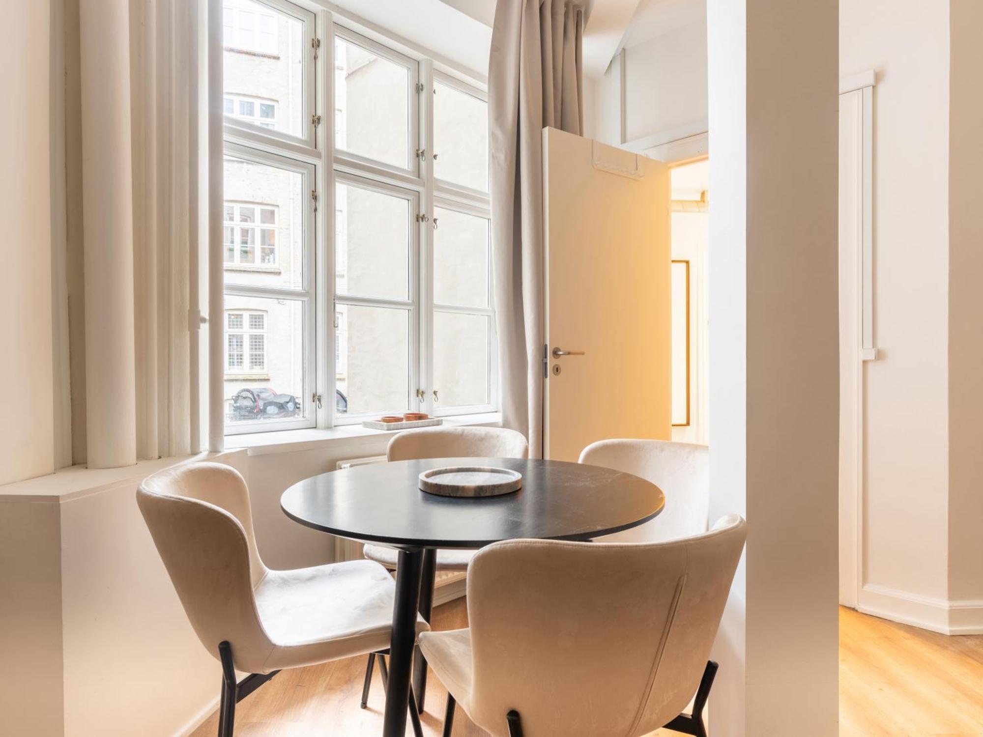 Sanders Noble - Fantastic 4-Bdr Apt In The Capital Kopenhagen Bagian luar foto